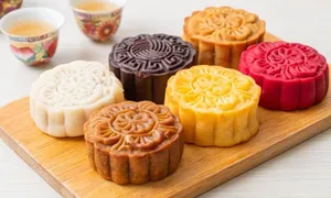 Nhà tôi quá tải bánh trung thu vì quà biếu liên tục đổ về