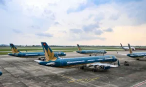 Tạm dừng khai thác sân bay Đồng Hới để tránh bão