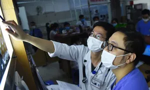 Bác sĩ: 'Tiền phụ cấp trực không đủ mua một bát phở'