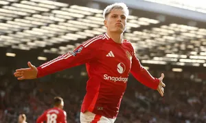 Man Utd thắng ngược ở Ngoại hạng Anh
