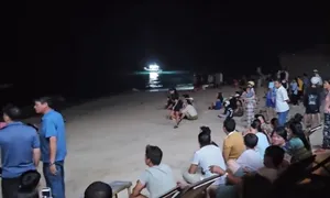 6 du khách bị sóng cuốn ở đảo Phú Quý